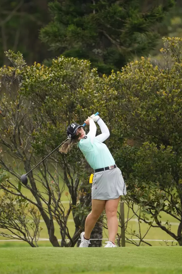 吉田優利のドライバースイング（斜め前方）連続写真【2022年ダイキンオーキッドレディスゴルフトーナメント】
