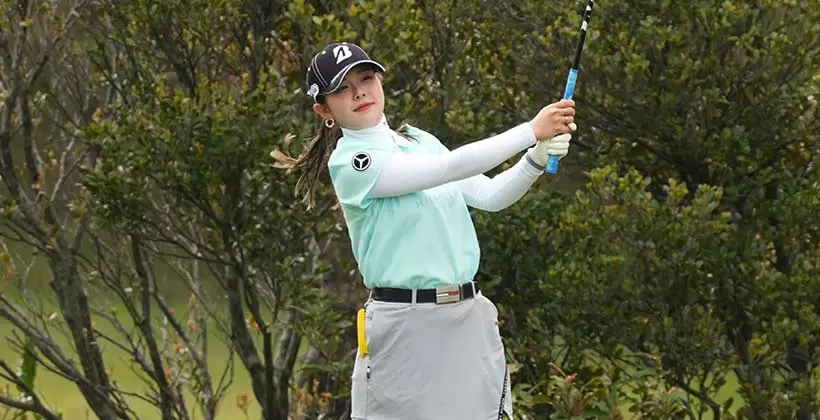 吉田優利のドライバースイング(斜め前方)連続写真【2022年ダイキンオーキッドレディスゴルフトーナメント】