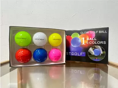 光るゴルフボール