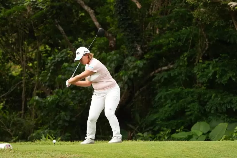 鈴木愛のドライバースイング（斜め前方）連続写真【2022年ダイキンオーキッドレディスゴルフトーナメント】