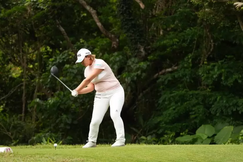 鈴木愛のドライバースイング（斜め前方）連続写真【2022年ダイキンオーキッドレディスゴルフトーナメント】