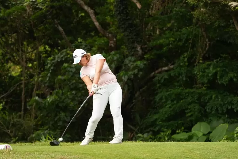 鈴木愛のドライバースイング（斜め前方）連続写真【2022年ダイキンオーキッドレディスゴルフトーナメント】