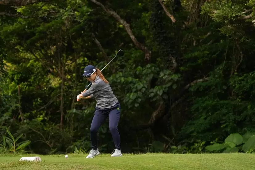 宮里美香のドライバースイング（斜め前方）連続写真【2022年ダイキンオーキッドレディスゴルフトーナメント】