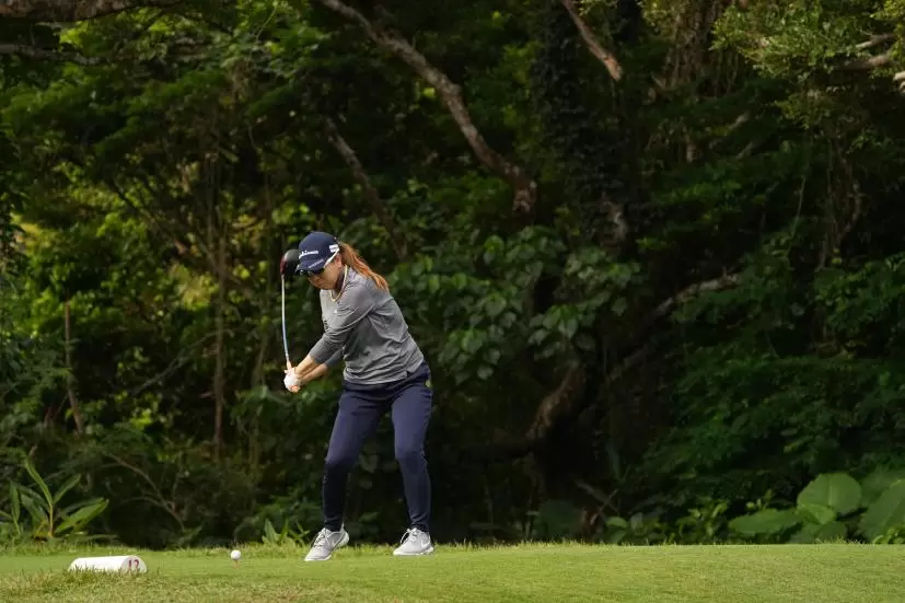 宮里美香のドライバースイング（斜め前方）連続写真【2022年ダイキンオーキッドレディスゴルフトーナメント】