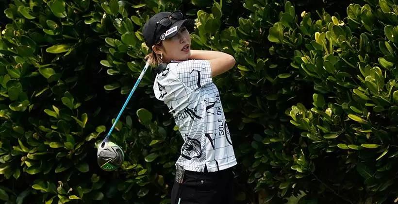金田久美子のドライバースイング（斜め前方）連続写真【2022年ダイキンオーキッドレディスゴルフトーナメント】