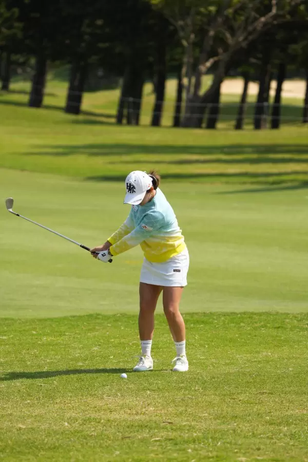 イボミのウェッジスイング（アプローチ）連続写真【2022年ダイキンオーキッドレディスゴルフトーナメント】