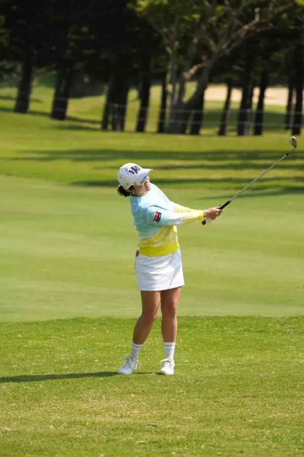 イボミのウェッジスイング（アプローチ）連続写真【2022年ダイキンオーキッドレディスゴルフトーナメント】