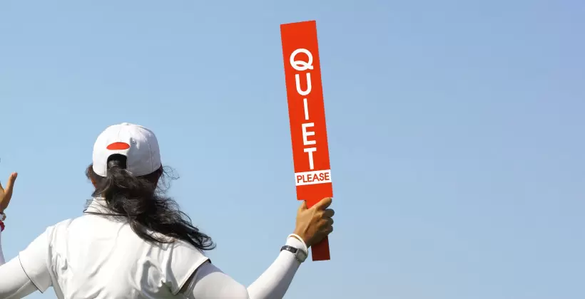 『QUIET PLEASE！』という札