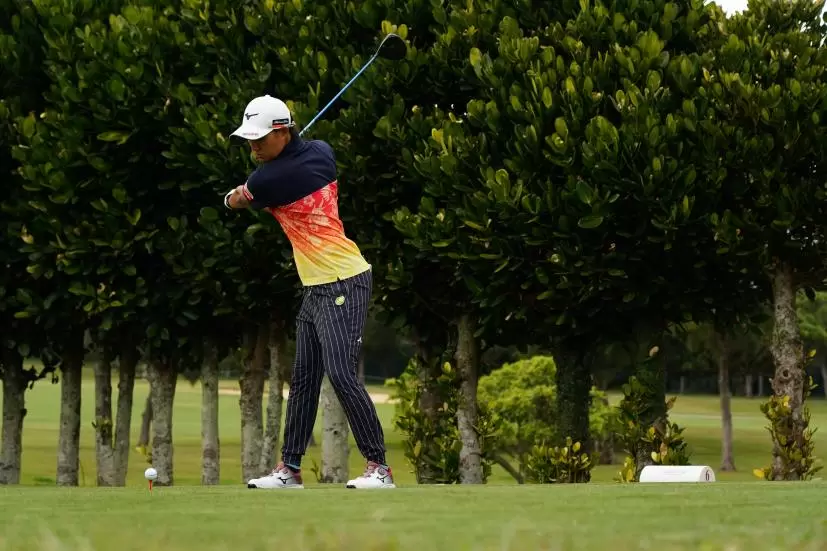 野澤真央のドライバースイング（斜め前方）連続写真【2022年ダイキンオーキッドレディスゴルフトーナメント】