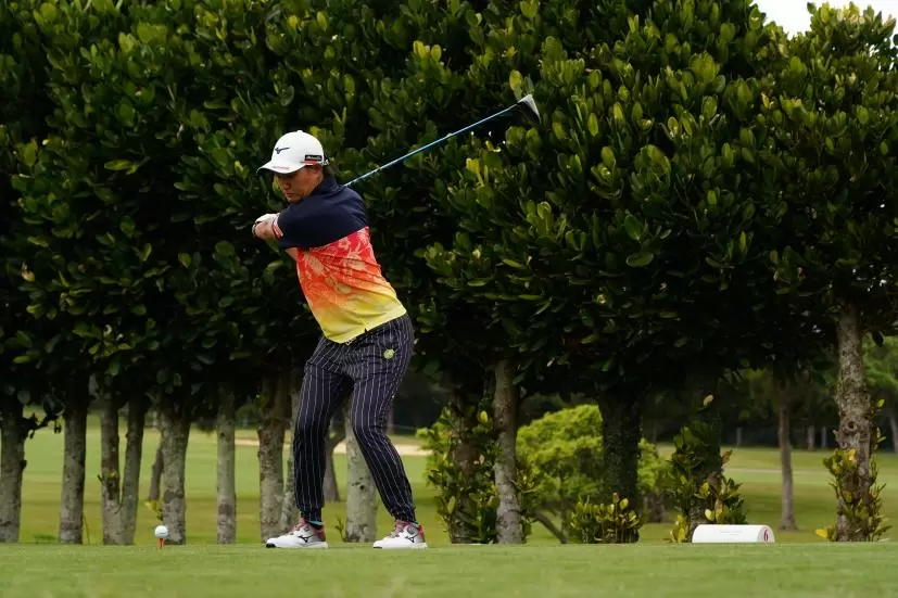 野澤真央のドライバースイング（斜め前方）連続写真【2022年ダイキンオーキッドレディスゴルフトーナメント】