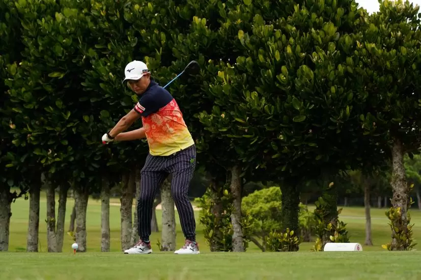 野澤真央のドライバースイング（斜め前方）連続写真【2022年ダイキンオーキッドレディスゴルフトーナメント】