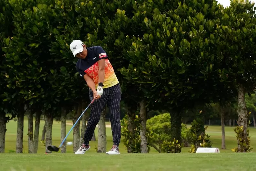 野澤真央のドライバースイング（斜め前方）連続写真【2022年ダイキンオーキッドレディスゴルフトーナメント】