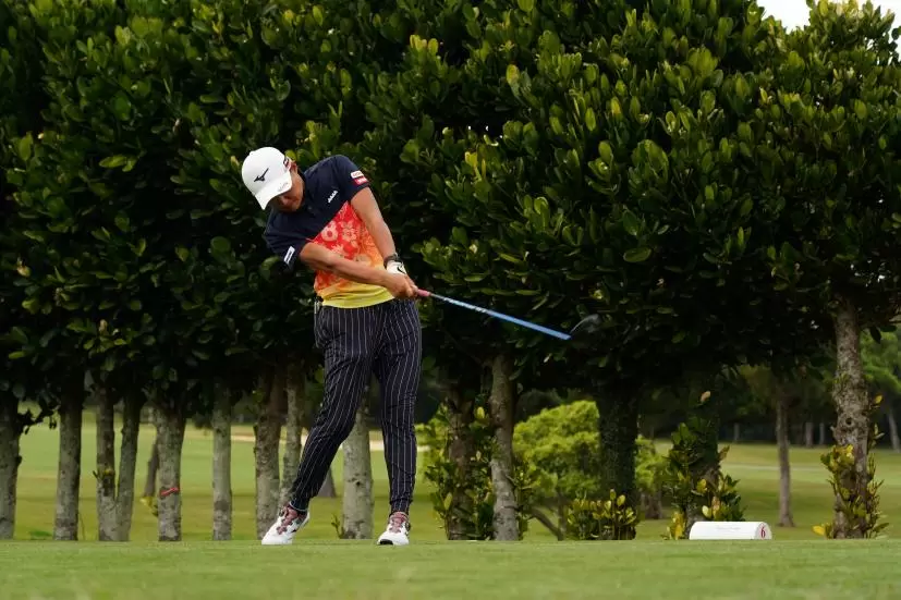 野澤真央のドライバースイング（斜め前方）連続写真【2022年ダイキンオーキッドレディスゴルフトーナメント】