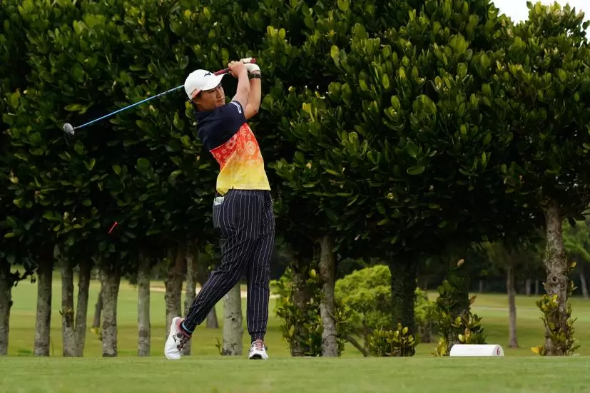 野澤真央のドライバースイング（斜め前方）連続写真【2022年ダイキンオーキッドレディスゴルフトーナメント】