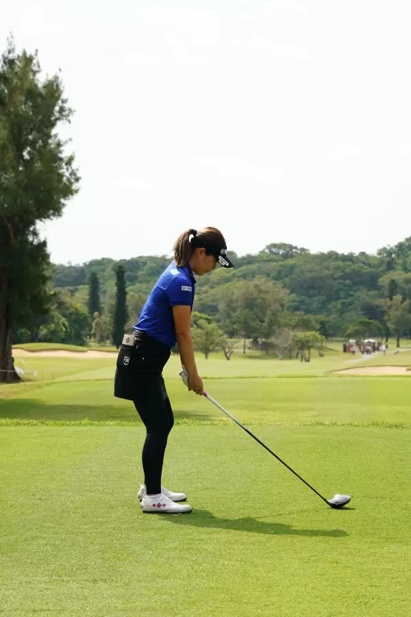 福田真未のドライバースイング（後方）連続写真【2022年ダイキンオーキッドレディスゴルフトーナメント】