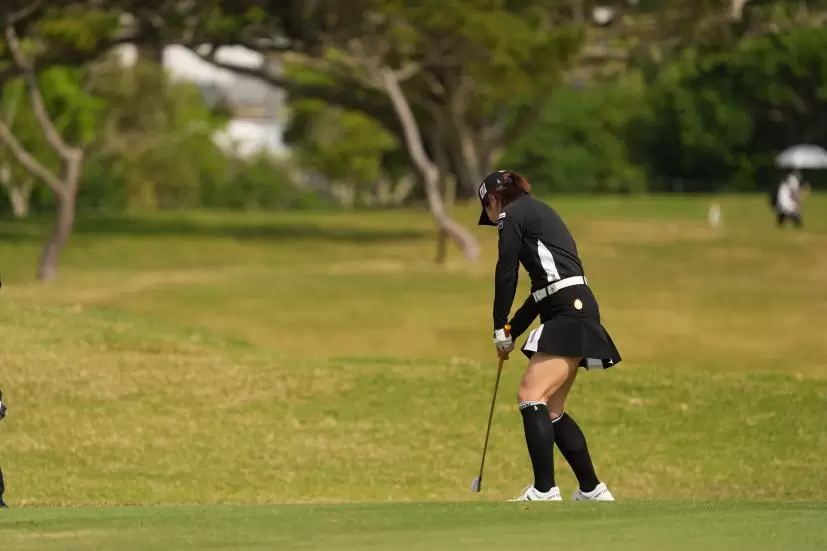 小野祐夢のアイアンスイング（斜め前方）連続写真【2022年ダイキンオーキッドレディスゴルフトーナメント】