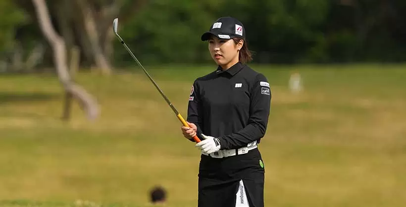 小野祐夢のアイアンスイング(斜め前方)連続写真【2022年ダイキンオーキッドレディスゴルフトーナメント】