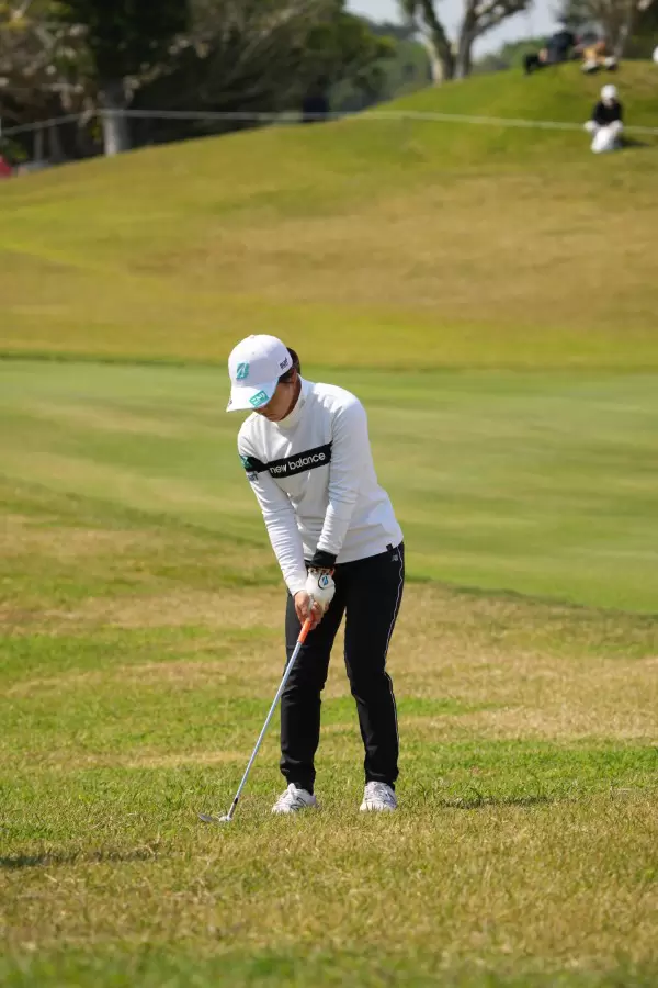 佐藤心結のウェッジスイング（アプローチ）連続写真【2022年ダイキンオーキッドレディスゴルフトーナメント】