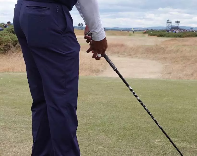 ウッズのドライバーのシャフトをチェックしてみると