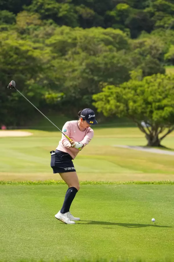 小祝さくらのドライバースイング（後方）連続写真【2022年ダイキンオーキッドレディスゴルフトーナメント】