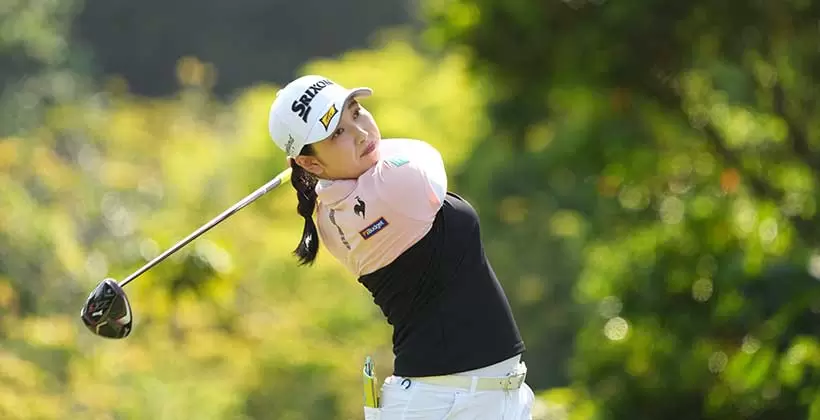 小祝さくらのドライバースイング（後方）連続写真【2022年ダイキンオーキッドレディスゴルフトーナメント】