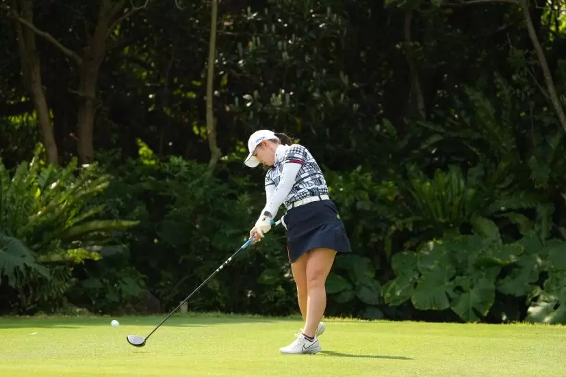 吉田優利のドライバースイング（斜め前方）連続写真【2022年ダイキンオーキッドレディスゴルフトーナメント】