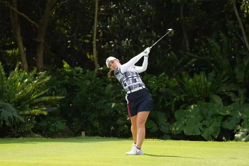 吉田優利のドライバースイング（斜め前方）連続写真【2022年ダイキンオーキッドレディスゴルフトーナメント】