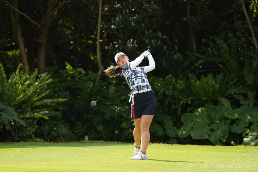 吉田優利のドライバースイング（斜め前方）連続写真【2022年ダイキンオーキッドレディスゴルフトーナメント】