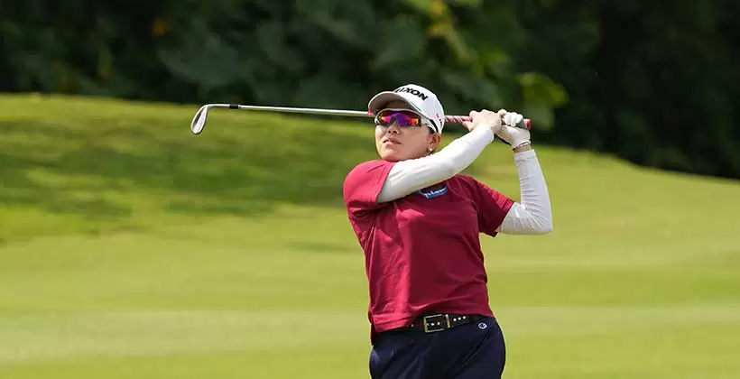 勝みなみのアイアンスイング（斜め前方）連続写真【2022年ダイキンオーキッドレディスゴルフトーナメント】