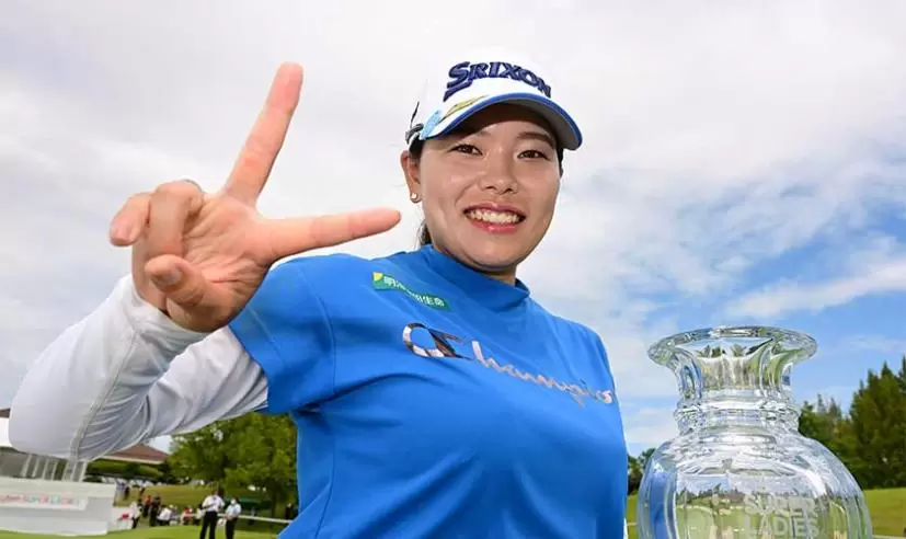 祝今期初優勝！勝みなみが楽天スーパーレディースで着用したチャンピオンのウェア