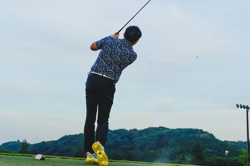 グリップ力も快適性もレベルアップした「2つの顔」を持つ『秩序破壊。」なゴルフシューズ