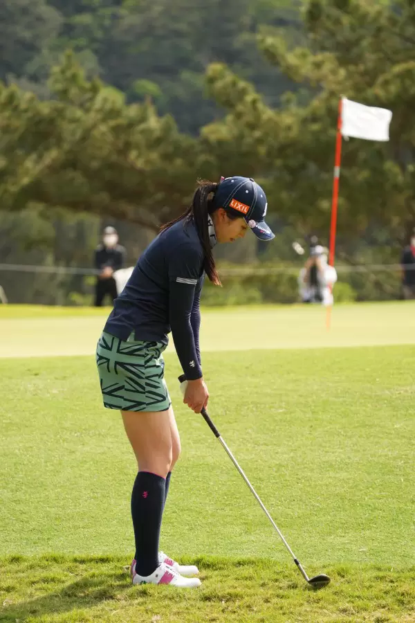 堀琴音のウェッジスイング（アプローチ）連続写真【2022年ダイキンオーキッドレディスゴルフトーナメント】