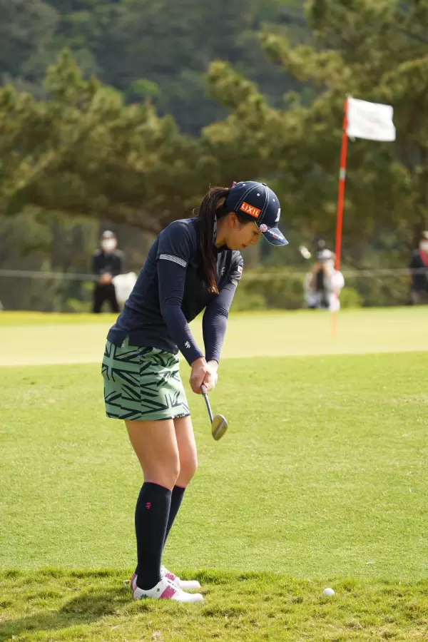 堀琴音のウェッジスイング（アプローチ）連続写真【2022年ダイキンオーキッドレディスゴルフトーナメント】