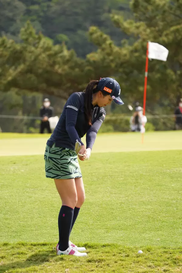 堀琴音のウェッジスイング（アプローチ）連続写真【2022年ダイキンオーキッドレディスゴルフトーナメント】