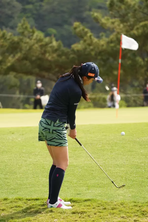 堀琴音のウェッジスイング（アプローチ）連続写真【2022年ダイキンオーキッドレディスゴルフトーナメント】