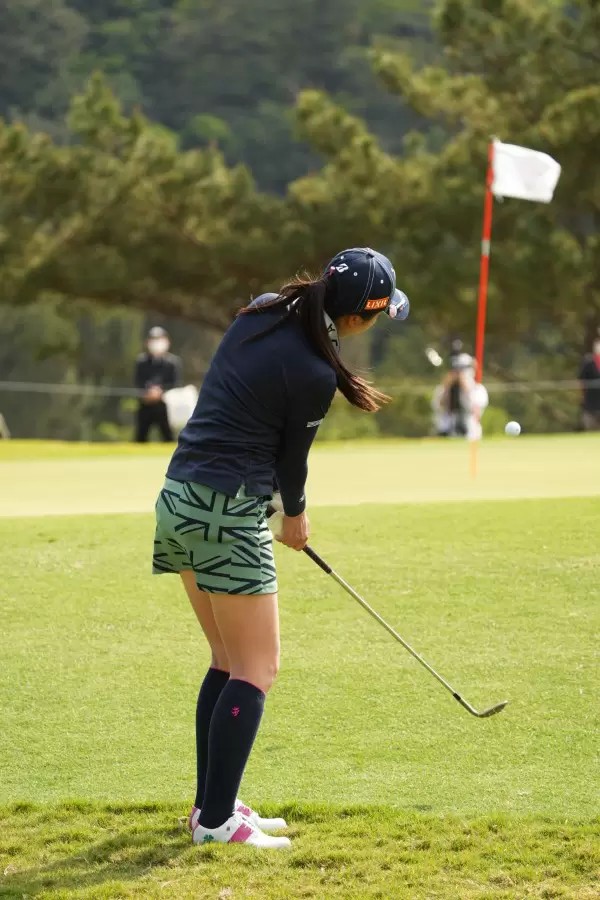 堀琴音のウェッジスイング（アプローチ）連続写真【2022年ダイキンオーキッドレディスゴルフトーナメント】