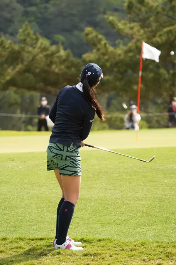 堀琴音のウェッジスイング（アプローチ）連続写真【2022年ダイキンオーキッドレディスゴルフトーナメント】