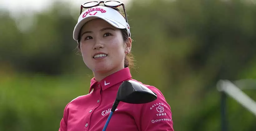 西村優菜のアイアンスイング（斜め前方）連続写真【2022年ダイキンオーキッドレディスゴルフトーナメント】