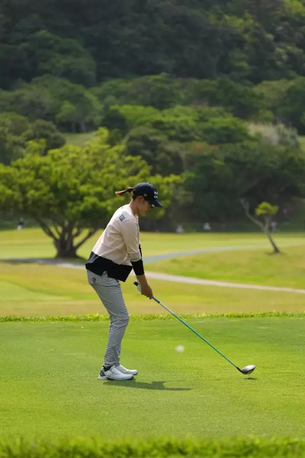 原英莉花のドライバースイング（後方）連続写真【2022年ダイキンオーキッドレディスゴルフトーナメント】