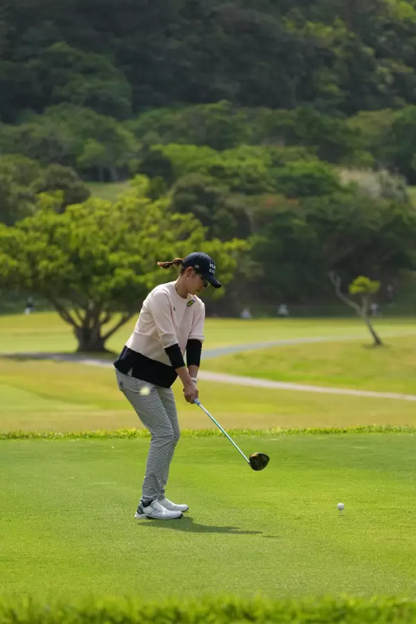 原英莉花のドライバースイング（後方）連続写真【2022年ダイキンオーキッドレディスゴルフトーナメント】