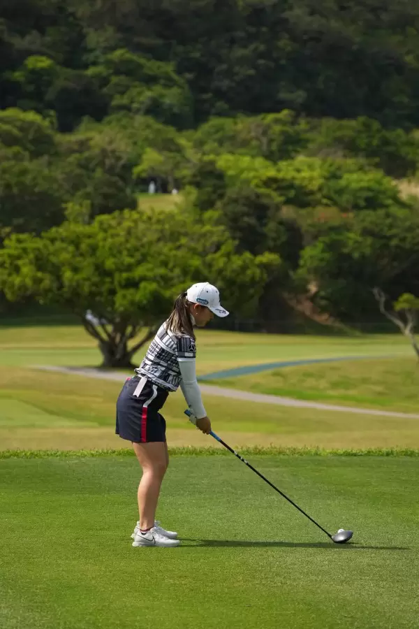 吉田優利のドライバースイング（後方）連続写真【2022年ダイキンオーキッドレディスゴルフトーナメント】