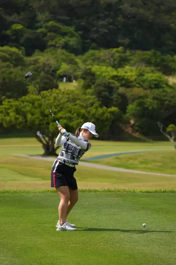 吉田優利のドライバースイング（後方）連続写真【2022年ダイキンオーキッドレディスゴルフトーナメント】
