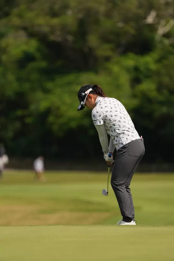 藤田さいきのウェッジスイング（アプローチ）連続写真【2022年ダイキンオーキッドレディスゴルフトーナメント】