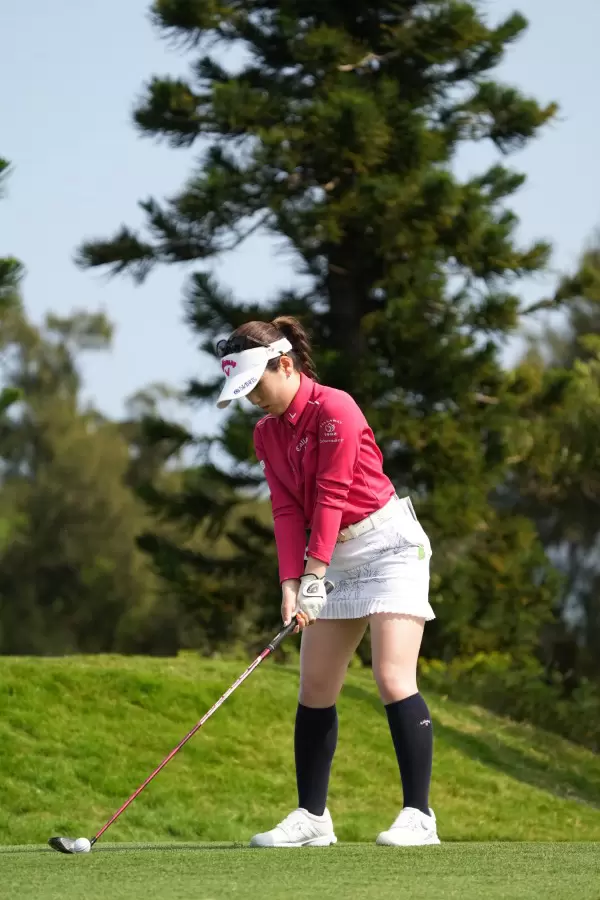 西村優菜のフェアウェイウッドスイング（斜め前方）連続写真【2022年ダイキンオーキッドレディスゴルフトーナメント】