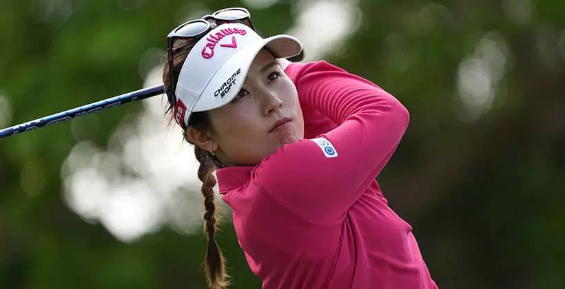 西村優菜のフェアウェイウッドスイング(斜め前方)連続写真【2022年ダイキンオーキッドレディスゴルフトーナメント】