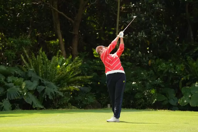 青木瀬令奈のドライバースイング（斜め前方）連続写真【2022年ダイキンオーキッドレディスゴルフトーナメント】