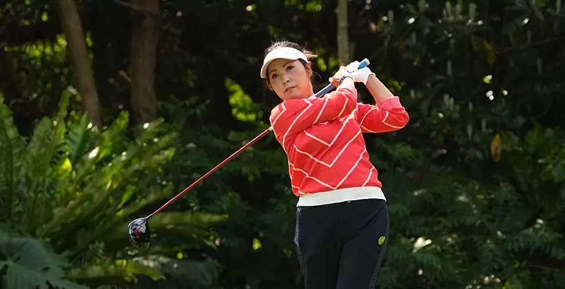 青木瀬令奈のドライバースイング（斜め前方）連続写真【2022年ダイキンオーキッドレディスゴルフトーナメント】