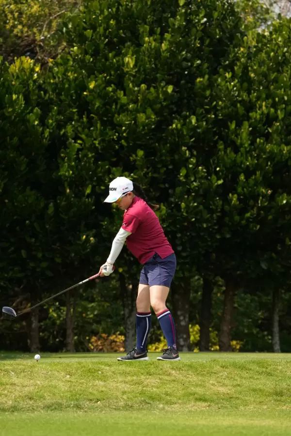 勝みなみのドライバースイング（斜め前方）連続写真【2022年ダイキンオーキッドレディスゴルフトーナメント】