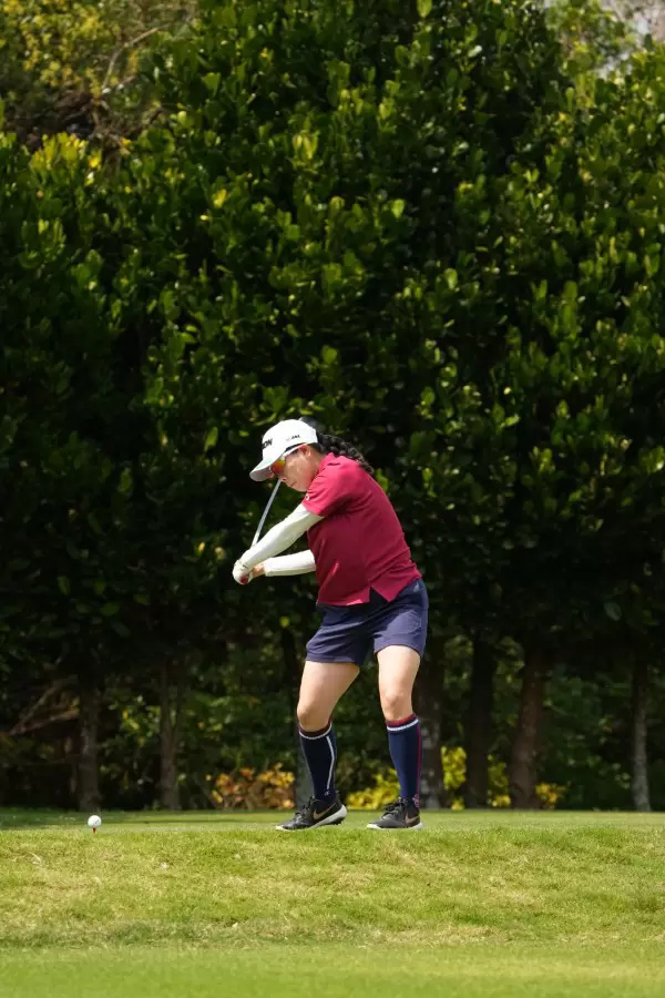 勝みなみのドライバースイング（斜め前方）連続写真【2022年ダイキンオーキッドレディスゴルフトーナメント】