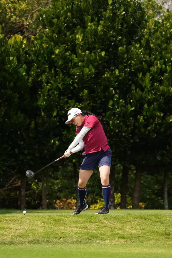 勝みなみのドライバースイング（斜め前方）連続写真【2022年ダイキンオーキッドレディスゴルフトーナメント】